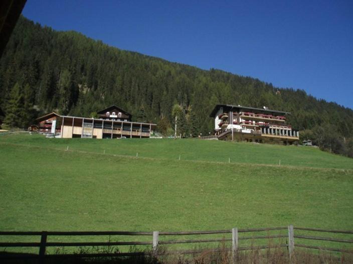 Hotel Laerchenhof à Sankt Jakob in Defereggen Extérieur photo